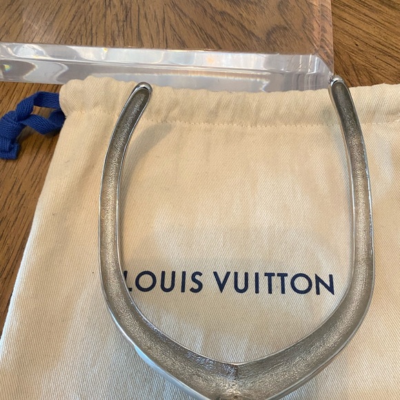 Louis Vuitton Silver V Necklace - Picture 12 of 13
